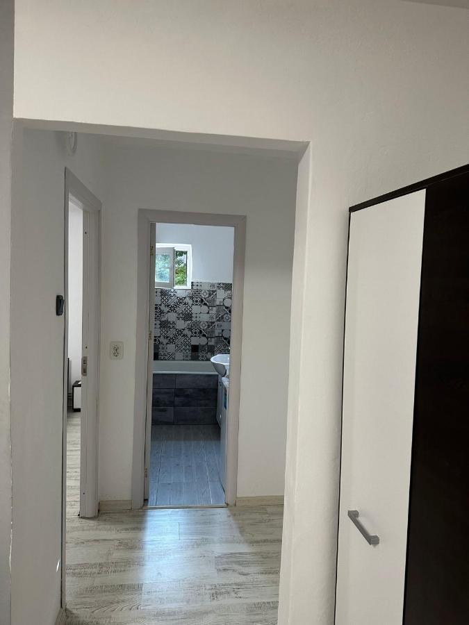 Apartament Rovine ไกรโอวา ภายนอก รูปภาพ