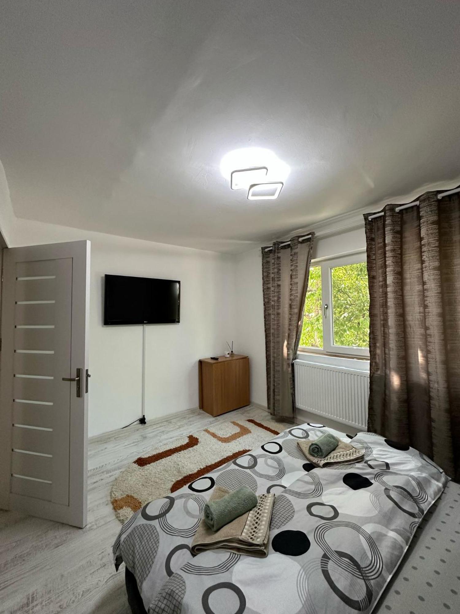 Apartament Rovine ไกรโอวา ภายนอก รูปภาพ